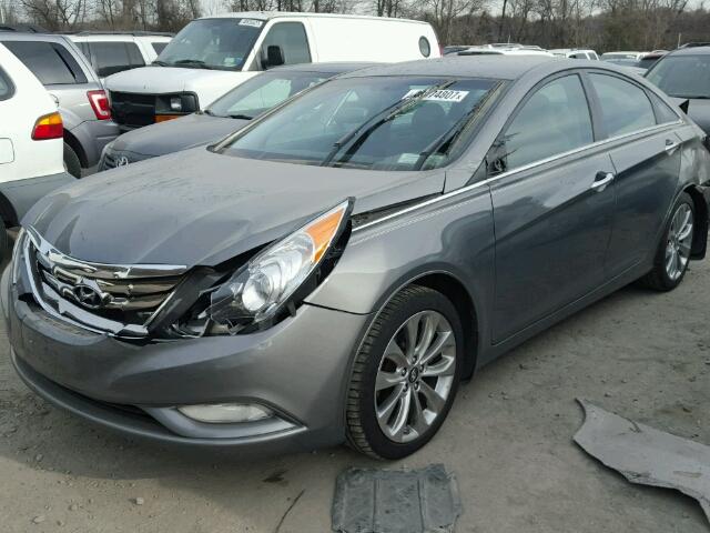 5NPEC4AC1DH642586 - 2013 HYUNDAI SONATA SE GRAY photo 2