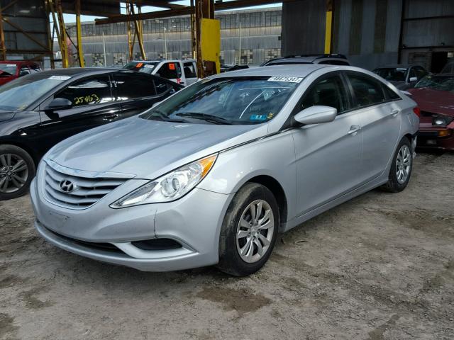 5NPEB4AC9DH515135 - 2013 HYUNDAI SONATA GLS SILVER photo 2