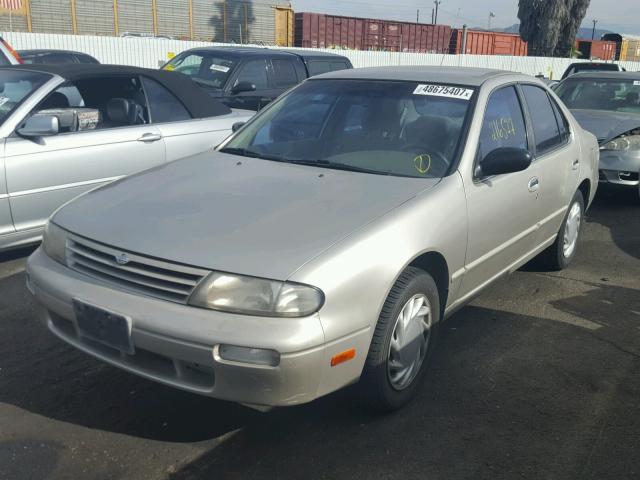 1N4BU31D8SC240324 - 1995 NISSAN ALTIMA XE SILVER photo 2