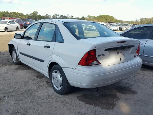 1FAFP33P0YW242477 - 2000 FORD FOCUS LX WHITE photo 3