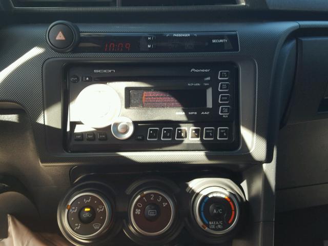 JTKJF5C74B3015992 - 2011 TOYOTA SCION TC 银色 照片 9