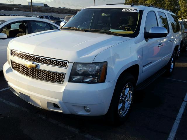 3GNFC16JX8G175667 - 2008 CHEVROLET SUBURBAN C WHITE photo 2