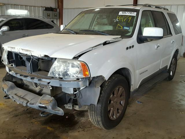 5LMFU27R23LJ24474 - 2003 LINCOLN NAVIGATOR WHITE photo 2