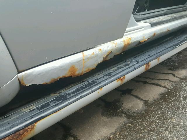 1J4GL38KX3W642511 - 2003 JEEP LIBERTY RE SILVER photo 9