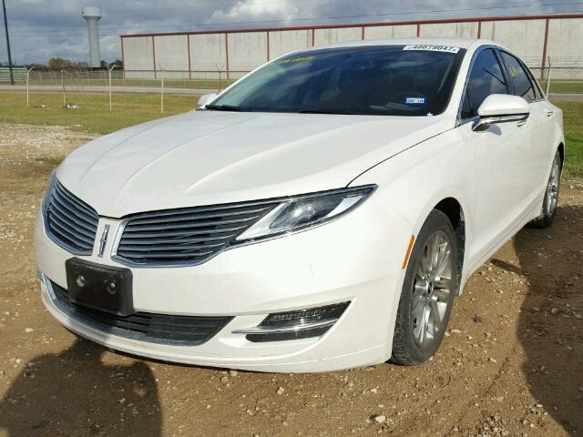 3LN6L2G94FR621859 - 2015 LINCOLN MKZ WHITE photo 2