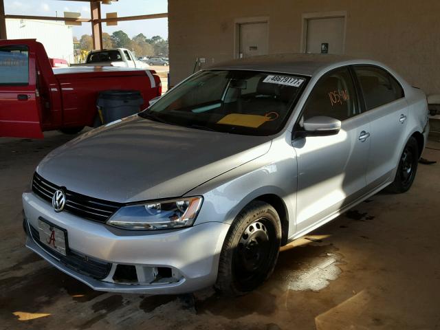 3VWDP7AJ0DM280354 - 2013 VOLKSWAGEN JETTA SE SILVER photo 2