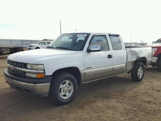 1GCEK19T62Z126431 - 2002 CHEVROLET SILVERADO WHITE photo 2