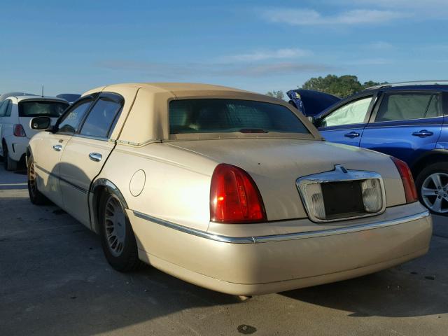 1LNHM83WX1Y648062 - 2001 LINCOLN TOWN CAR C BEIGE photo 3