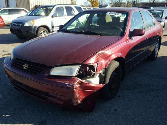 4T1BG22K4WU832811 - 1998 TOYOTA CAMRY CE MAROON photo 2