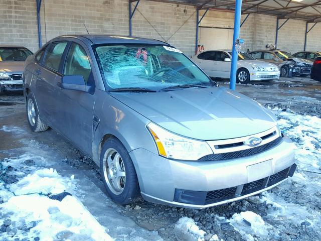 1FAHP35N28W295637 - 2008 FORD FOCUS SE SILVER photo 1