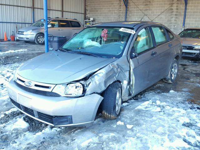 1FAHP35N28W295637 - 2008 FORD FOCUS SE SILVER photo 2