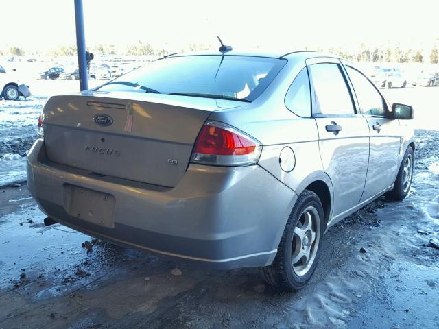 1FAHP35N28W295637 - 2008 FORD FOCUS SE SILVER photo 4