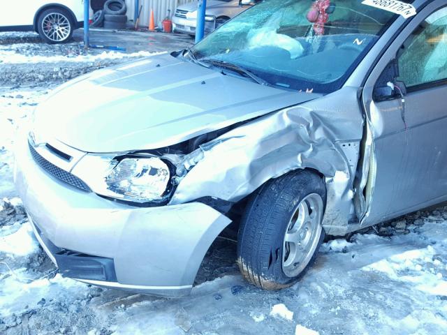 1FAHP35N28W295637 - 2008 FORD FOCUS SE SILVER photo 9