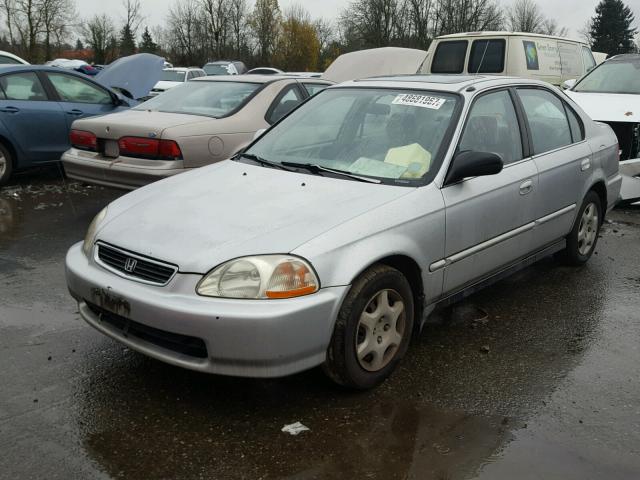 2HGEJ8640WH620879 - 1998 HONDA CIVIC EX SILVER photo 2