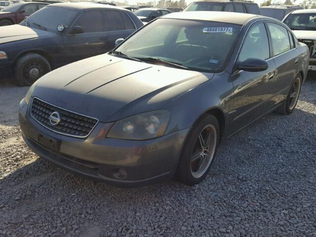 1N4AL11D95C376579 - 2005 NISSAN ALTIMA S GRAY photo 2