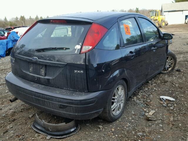 3FAFP37N65R110105 - 2005 FORD FOCUS ZX5 BLACK photo 4