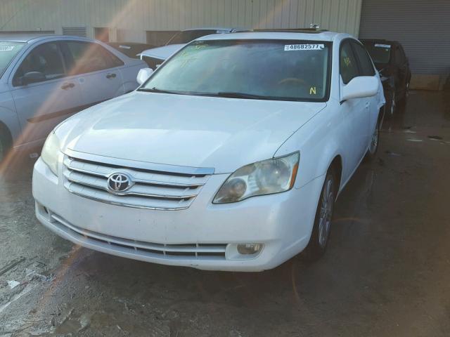 4T1BK36B06U086582 - 2006 TOYOTA AVALON XL WHITE photo 2