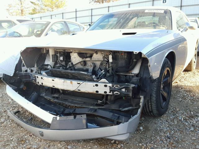 2B3LJ44V39H589837 - 2009 DODGE CHALLENGER SILVER photo 9