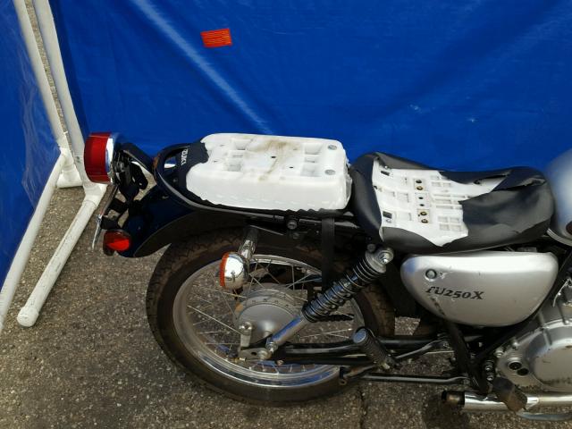 JS1NJ4CA7F2100750 - 2015 SUZUKI TU250 X SILVER photo 6