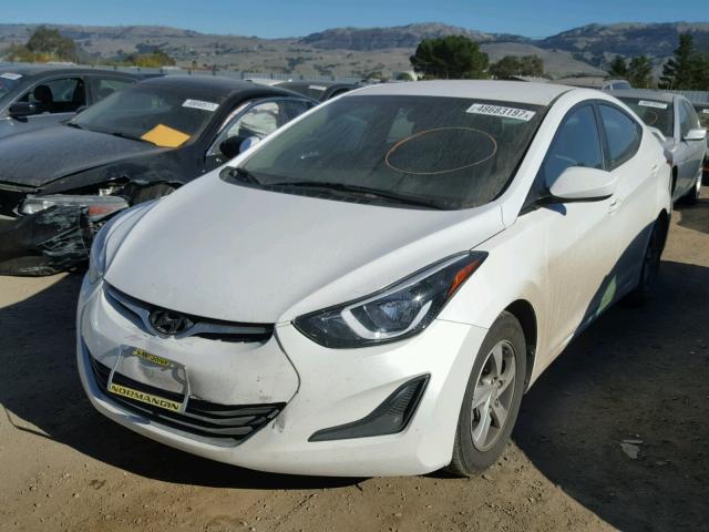 5NPDH4AEXFH563662 - 2015 HYUNDAI ELANTRA SE WHITE photo 2