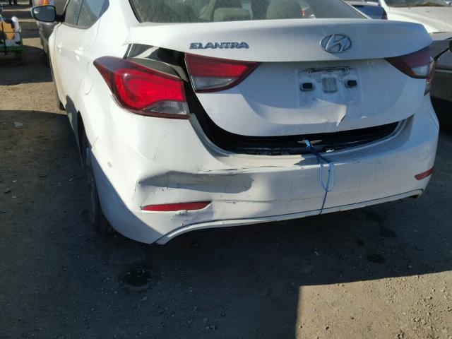 5NPDH4AEXFH563662 - 2015 HYUNDAI ELANTRA SE WHITE photo 9