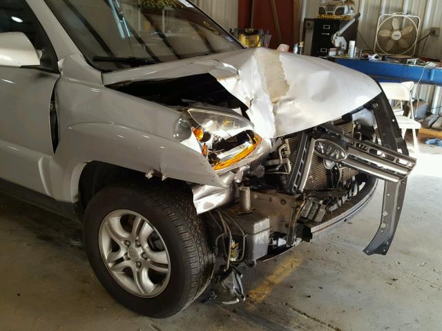 KNDJF723277364845 - 2007 KIA SPORTAGE E SILVER photo 9