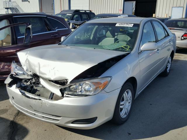 JTDBE32K030234430 - 2003 TOYOTA CAMRY LE SILVER photo 2