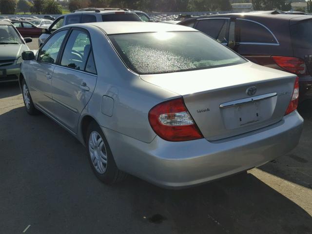 JTDBE32K030234430 - 2003 TOYOTA CAMRY LE SILVER photo 3