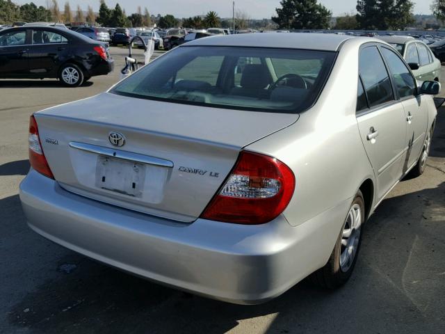 JTDBE32K030234430 - 2003 TOYOTA CAMRY LE Silber Foto 4