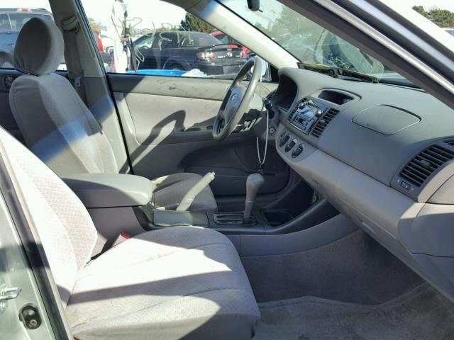 JTDBE32K030234430 - 2003 TOYOTA CAMRY LE SILVER photo 5