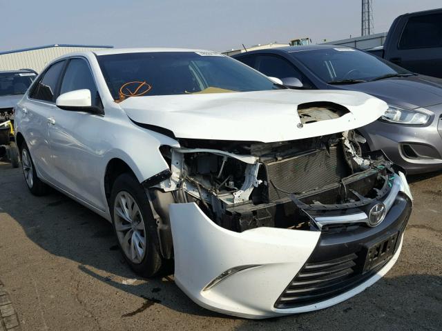 4T4BF1FKXFR481285 - 2015 TOYOTA CAMRY LE WHITE photo 1