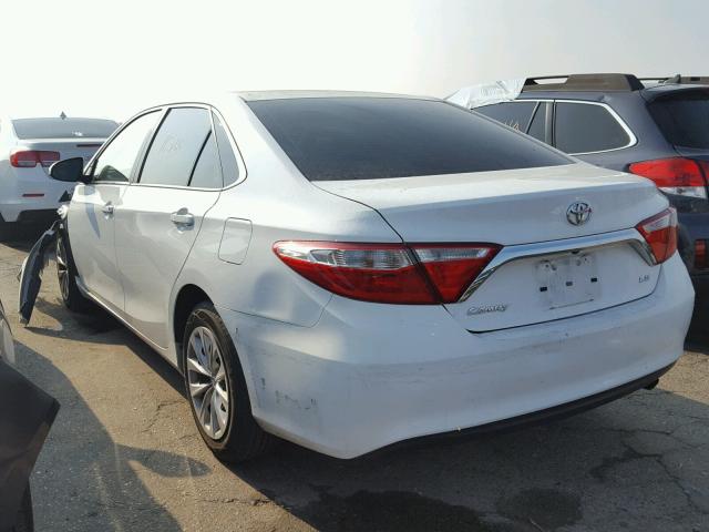 4T4BF1FKXFR481285 - 2015 TOYOTA CAMRY LE WHITE photo 3