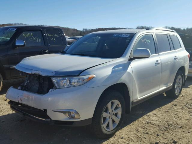 5TDBK3EHXCS140724 - 2012 TOYOTA HIGHLANDER WHITE photo 2