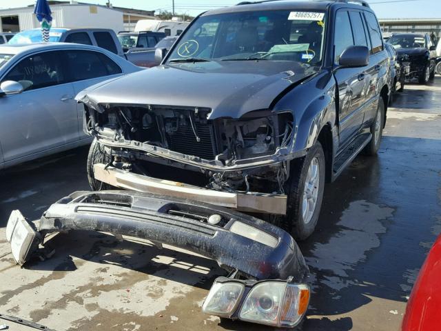 JTJHT00W853552539 - 2005 LEXUS LX 470 GRAY photo 2