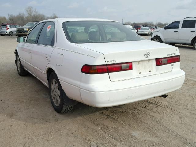 JT2BF28K9X0203058 - 1999 TOYOTA CAMRY LE WHITE photo 3