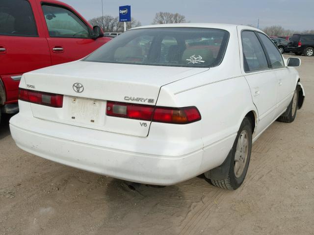 JT2BF28K9X0203058 - 1999 TOYOTA CAMRY LE WHITE photo 4