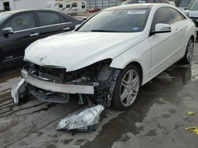 WDDKJ5GB0BF063986 - 2011 MERCEDES-BENZ E 350 WHITE photo 2