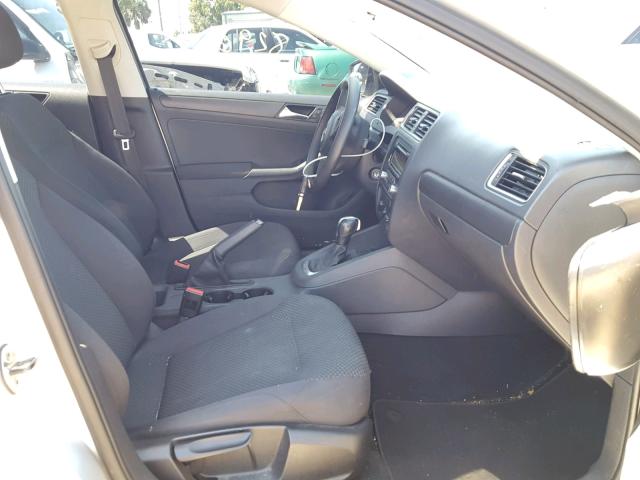 3VW2K7AJ0BM365827 - 2011 VOLKSWAGEN JETTA BASE GRAY photo 5