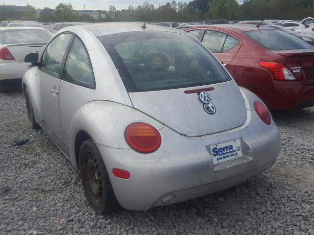 3VWCC21C3YM426067 - 2000 VOLKSWAGEN NEW BEETLE 银色 照片 3