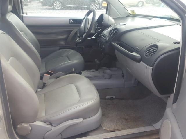 3VWCC21C3YM426067 - 2000 VOLKSWAGEN NEW BEETLE 银色 照片 5
