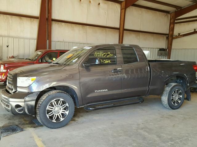 5TFRM5F11BX032992 - 2011 TOYOTA TUNDRA DOU GRAY photo 2