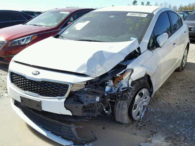 3KPFK4A75HE021212 - 2017 KIA FORTE LX WHITE photo 2