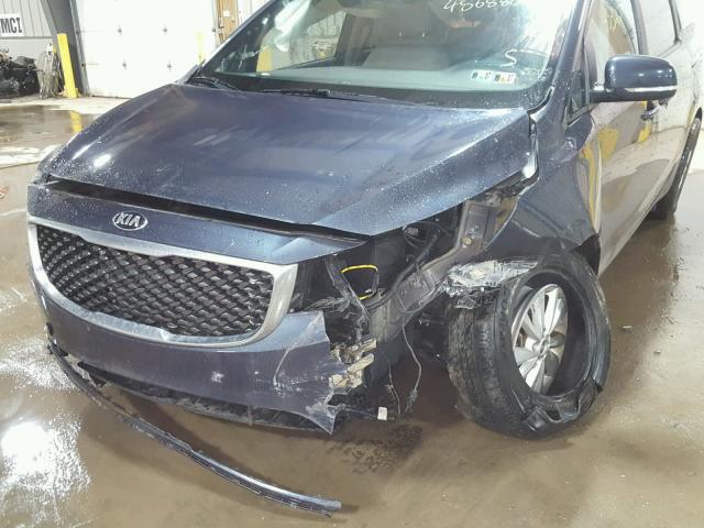 KNDMB5C17F6063034 - 2015 KIA SEDONA LX BLUE photo 9