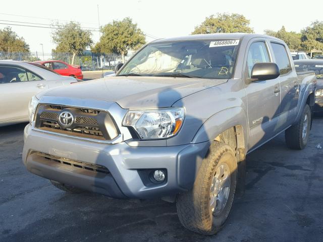 3TMLU4EN5FM179512 - 2015 TOYOTA TACOMA DOU SILVER photo 2