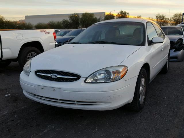 1FAFP55S1YA132810 - 2000 FORD TAURUS WHITE photo 2