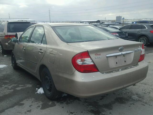 JTDBE32K720073296 - 2002 TOYOTA CAMRY LE GOLD photo 3
