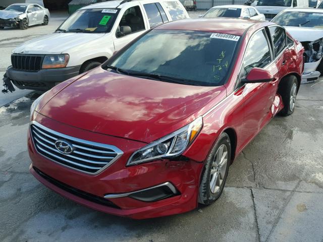 5NPE24AF2HH507541 - 2017 HYUNDAI SONATA SE RED photo 2