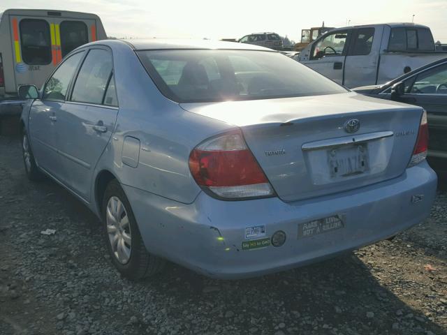 4T1BE30K05U570539 - 2005 TOYOTA CAMRY LE ლურჯი ფოტო 3