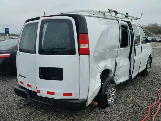 1GCFG15X271162735 - 2007 CHEVROLET EXPRESS G1 WHITE photo 4