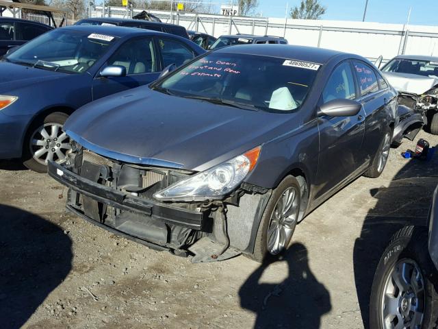 5NPEC4AB7BH211822 - 2011 HYUNDAI SONATA SE GRAY photo 2